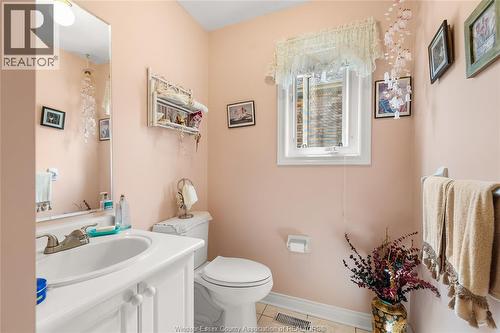 965 Greenpark, Windsor, ON - Indoor Photo Showing Bathroom