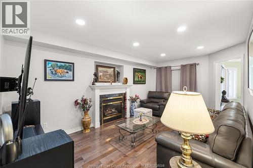 965 Greenpark, Windsor, ON - Indoor With Fireplace