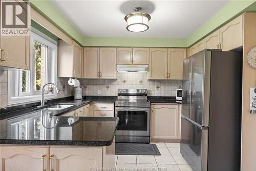 965 Greenpark, Windsor, ON - Indoor Photo Showing Kitchen