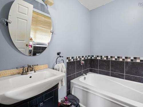 37 Pearl Drive, Colby, NS - Indoor Photo Showing Bathroom