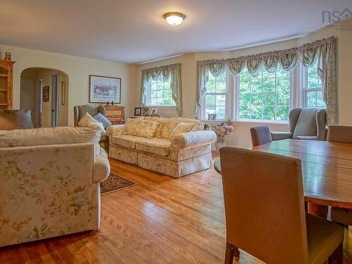 108 Marsters Avenue, Berwick, NS - Indoor Photo Showing Living Room