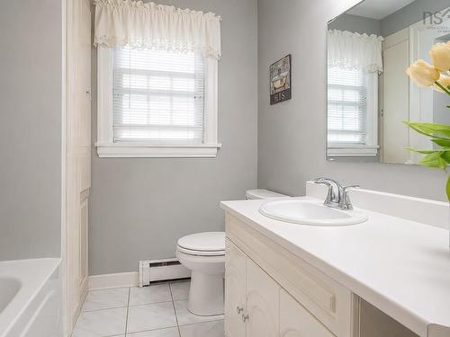 108 Marsters Avenue, Berwick, NS - Indoor Photo Showing Bathroom