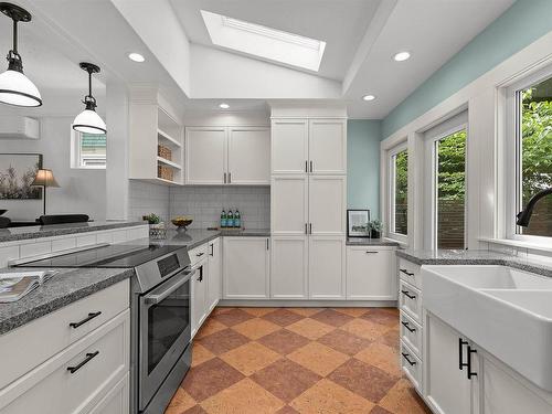 1890 Vernon Street, Halifax, NS - Indoor Photo Showing Kitchen With Double Sink With Upgraded Kitchen
