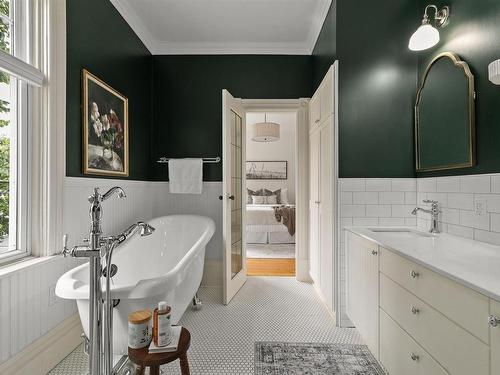 1890 Vernon Street, Halifax, NS - Indoor Photo Showing Bathroom