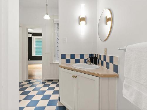 1890 Vernon Street, Halifax, NS - Indoor Photo Showing Bathroom