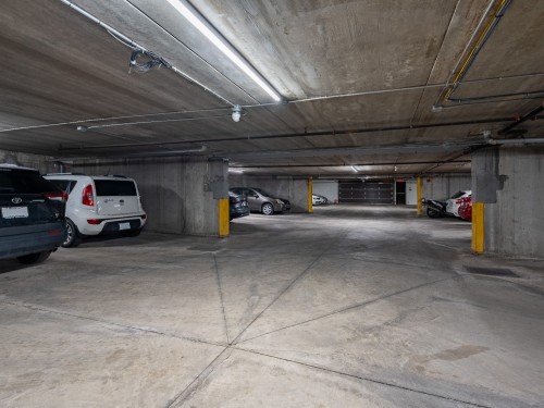 Garage - 605-1750 Boul. Lévesque E., Laval (Duvernay), QC - Indoor Photo Showing Garage