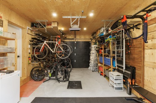 Garage - 711 Rue Des Cervidés, Sainte-Adèle, QC - Indoor Photo Showing Garage