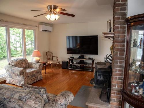 17 Maple Drive, Timberlea, NS - Indoor Photo Showing Living Room
