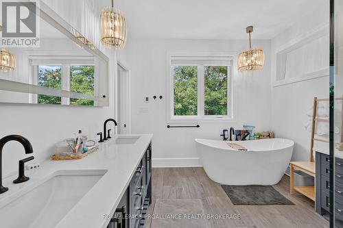 86 Macdonnell Street, Kingston (Central City East), ON - Indoor Photo Showing Bathroom