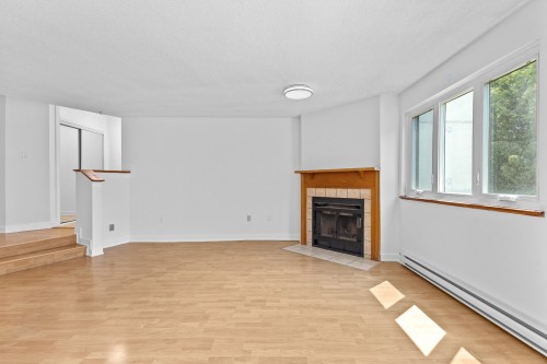Salon - 1-139E Ch. De La Savane, Gatineau (Gatineau), QC - Indoor Photo Showing Living Room With Fireplace