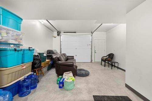 210 Main Street, Selkirk, MB - Indoor Photo Showing Garage