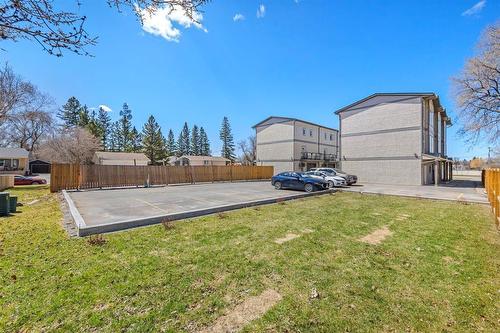 210 Main Street, Selkirk, MB - Outdoor