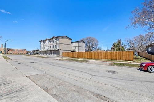 210 Main Street, Selkirk, MB - Outdoor