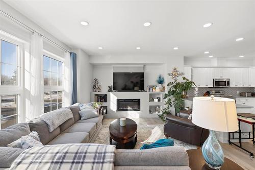 210 Main Street, Selkirk, MB - Indoor Photo Showing Living Room With Fireplace