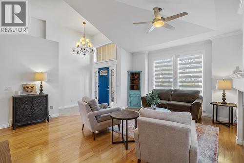 1285 Tanemura Crescent, Kelowna, BC - Indoor Photo Showing Living Room