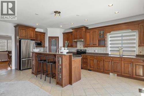 1285 Tanemura Crescent, Kelowna, BC - Indoor Photo Showing Kitchen