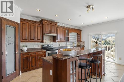 1285 Tanemura Crescent, Kelowna, BC - Indoor Photo Showing Kitchen