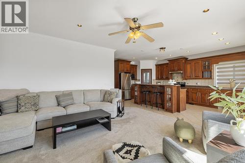1285 Tanemura Crescent, Kelowna, BC - Indoor Photo Showing Living Room