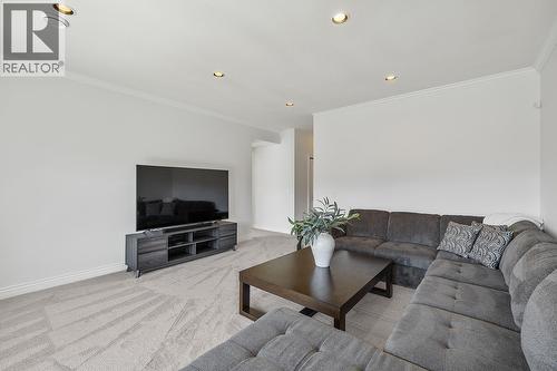 1285 Tanemura Crescent, Kelowna, BC - Indoor Photo Showing Living Room