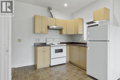 1285 Tanemura Crescent, Kelowna, BC - Indoor Photo Showing Kitchen