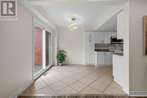 137 Hunterswood Crescent, Ottawa, ON - Indoor Photo Showing Kitchen
