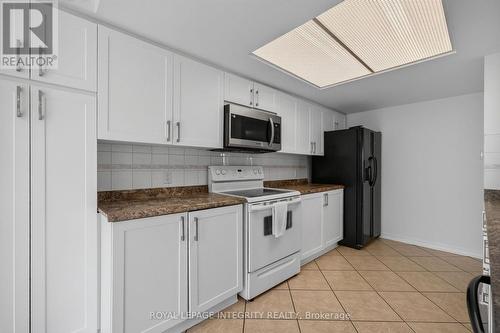137 Hunterswood Crescent, Ottawa, ON - Indoor Photo Showing Kitchen