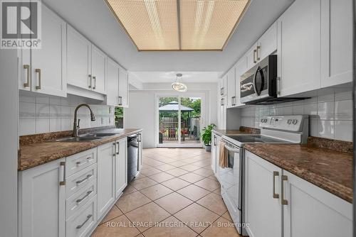 137 Hunterswood Crescent, Ottawa, ON - Indoor Photo Showing Kitchen With Double Sink