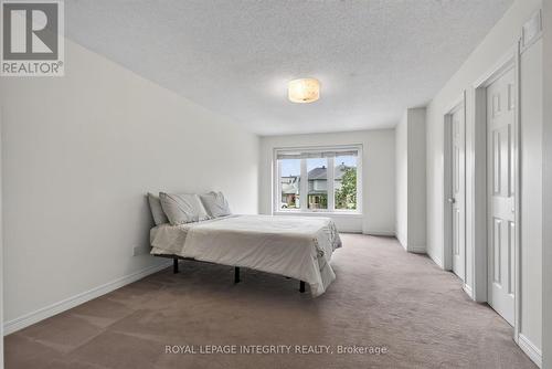 137 Hunterswood Crescent, Ottawa, ON - Indoor Photo Showing Bedroom