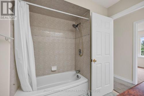 137 Hunterswood Crescent, Ottawa, ON - Indoor Photo Showing Bathroom