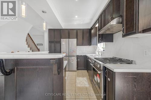 14 Redcedar Crescent, Hamilton, ON - Indoor Photo Showing Kitchen With Upgraded Kitchen