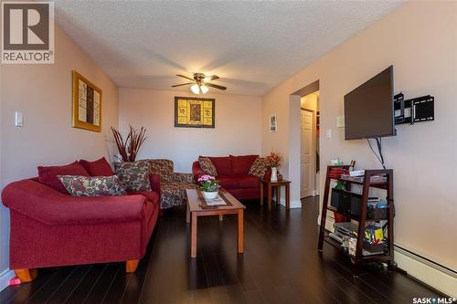 302 34 Nollet Avenue, Regina, SK - Indoor Photo Showing Living Room