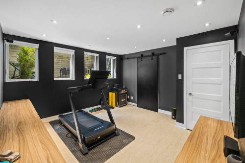 Exercise Room - 1210 Rue Woodland, Montréal (Verdun/Île-Des-Soeurs), QC - Indoor Photo Showing Gym Room