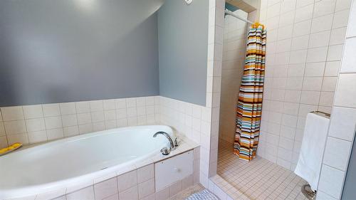 3329 Mt Fisher Drive, Cranbrook, BC - Indoor Photo Showing Bathroom