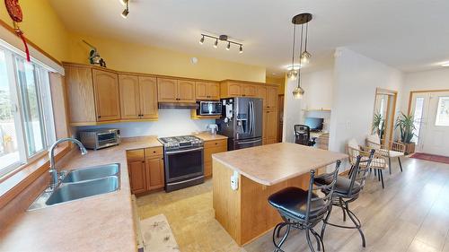 3329 Mt Fisher Drive, Cranbrook, BC - Indoor Photo Showing Kitchen With Double Sink