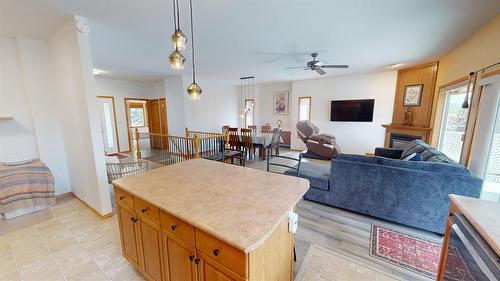 3329 Mt Fisher Drive, Cranbrook, BC - Indoor Photo Showing Living Room