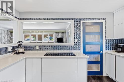 330 East 18Th Street, Hamilton, ON - Indoor Photo Showing Kitchen