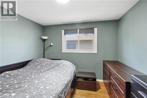330 East 18Th Street, Hamilton, ON - Indoor Photo Showing Bedroom