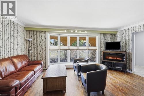 330 East 18Th Street, Hamilton, ON - Indoor Photo Showing Living Room With Fireplace
