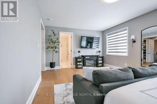 108 Rugman Crescent, Springwater, ON - Indoor Photo Showing Living Room