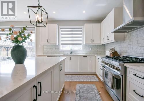 108 Rugman Crescent, Springwater, ON - Indoor Photo Showing Kitchen With Upgraded Kitchen