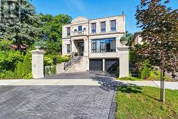 10 HILLAVON DRIVE Toronto, ON M9B 2P5