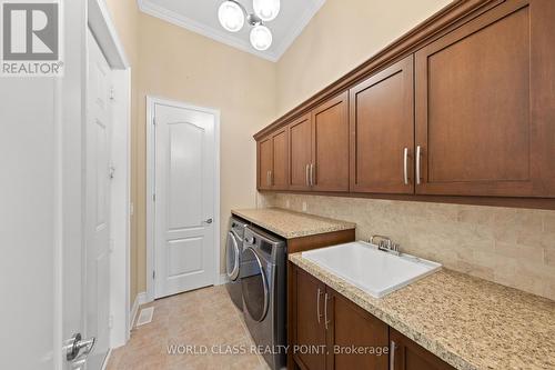 31 Munsie Drive, King, ON - Indoor Photo Showing Laundry Room