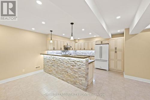31 Munsie Drive, King, ON - Indoor Photo Showing Kitchen