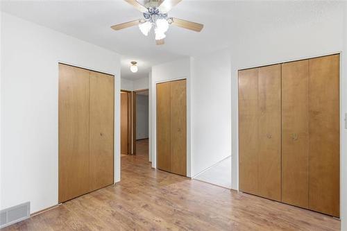 217 Inkster Garden Dr, Winnipeg, MB - Indoor Photo Showing Other Room