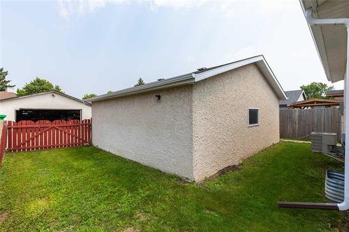 217 Inkster Garden Dr, Winnipeg, MB - Outdoor With Exterior
