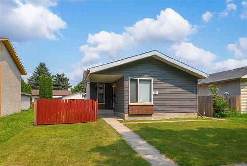 217 Inkster Garden DR  Winnipeg, MB R2R 1S6