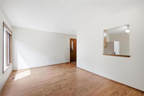 217 Inkster Garden Dr, Winnipeg, MB - Indoor Photo Showing Other Room