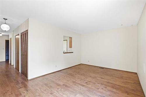 217 Inkster Garden Dr, Winnipeg, MB - Indoor Photo Showing Other Room