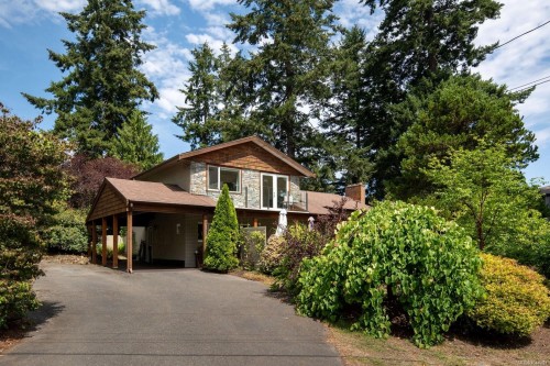 10496 Jocelyn Pl, Sidney, BC 