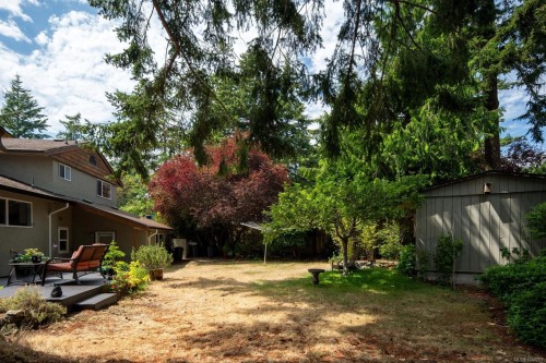 10496 Jocelyn Pl, Sidney, BC 